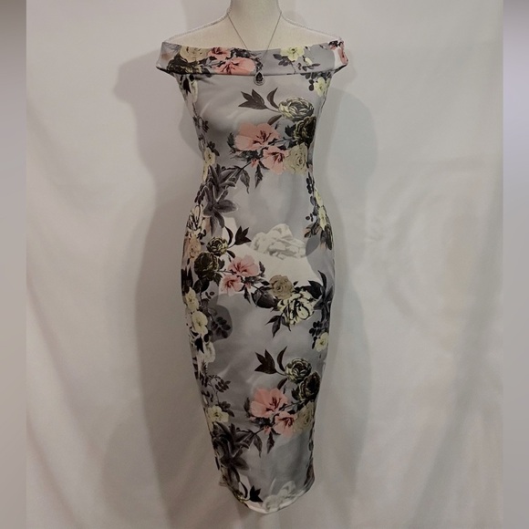 Dresses 2 for $35 or 3 $45 Mix & match) - Picture 1 of 6